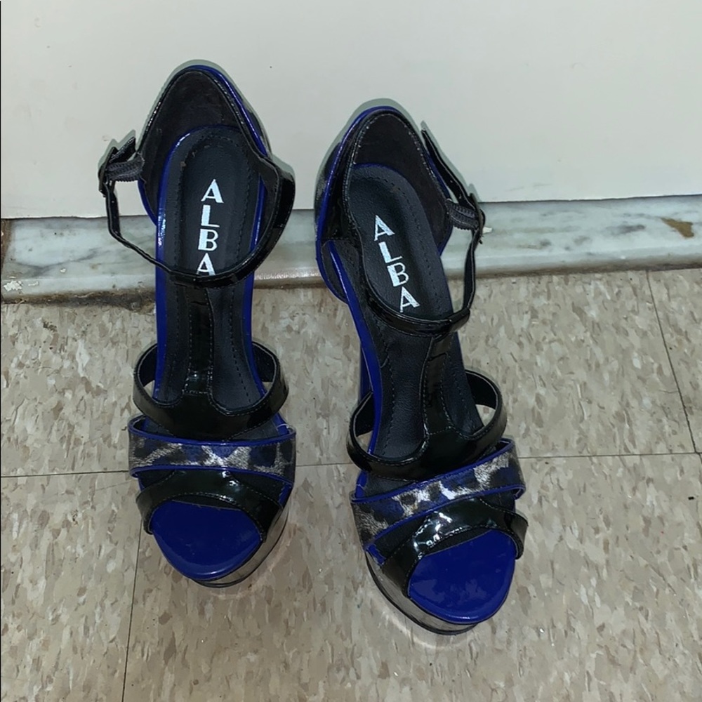 Blue and gray leopard pattern high heels